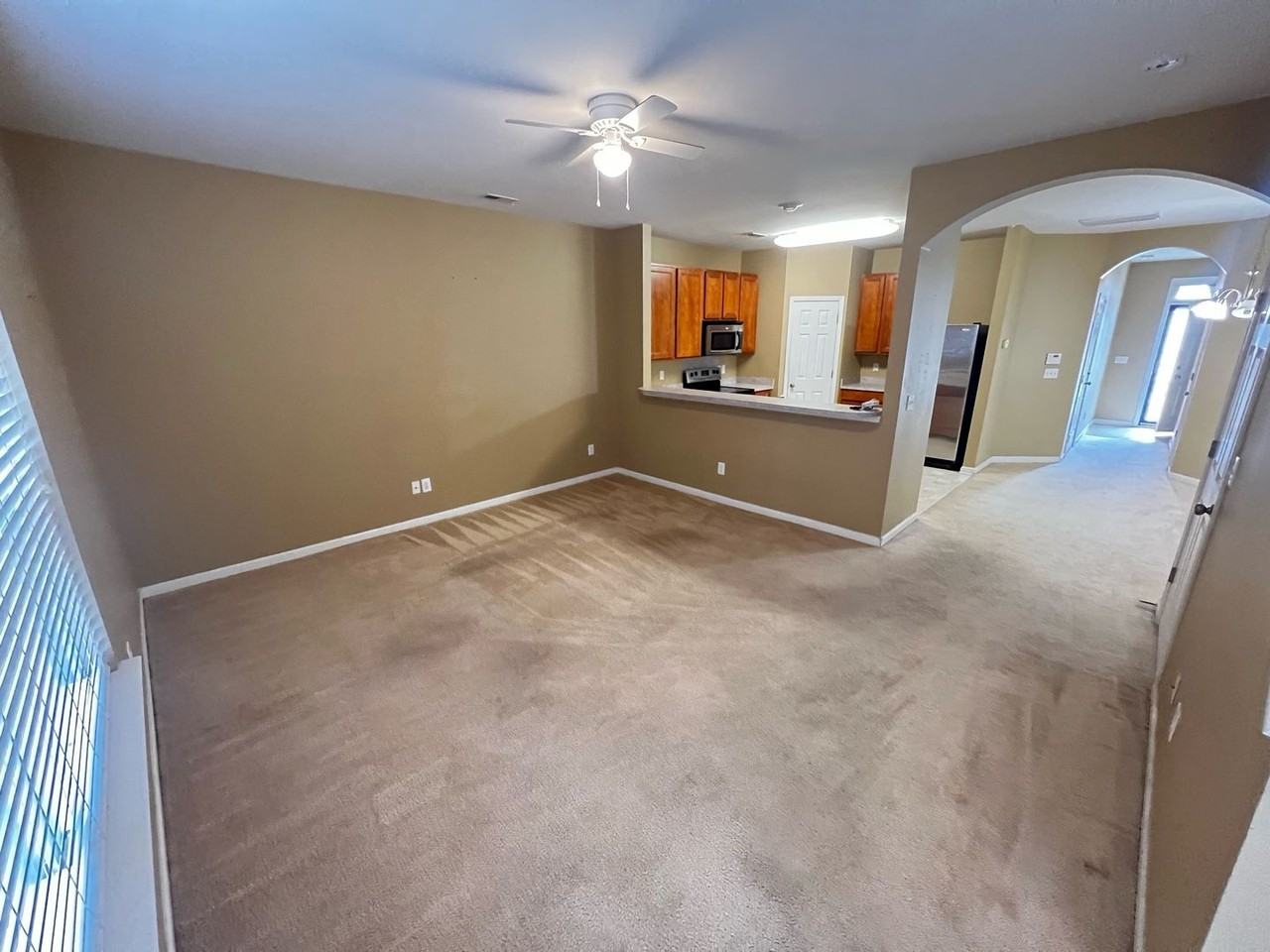 226 S Lamplighter Ln - Photo 2 of 12