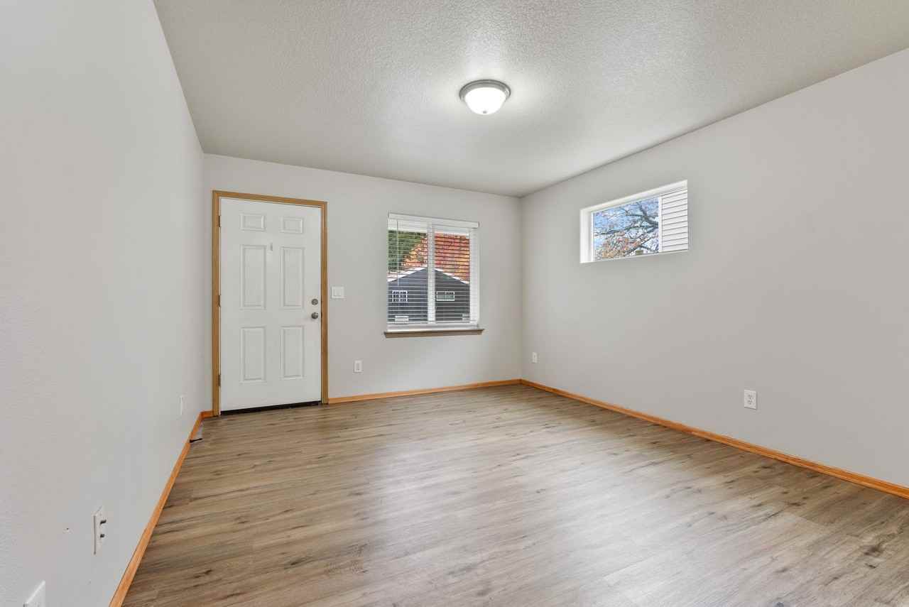 203 Se 129th Ave - Photo 3 of 33
