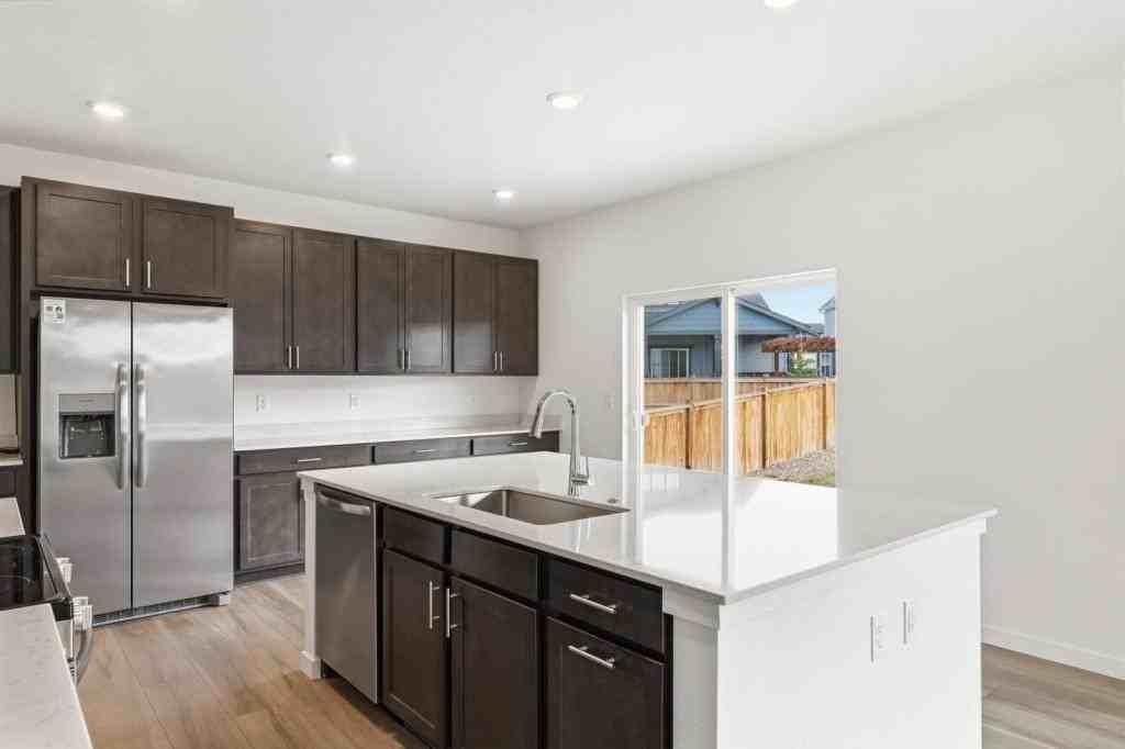 4322 Fellows Dr - Photo 3 of 22