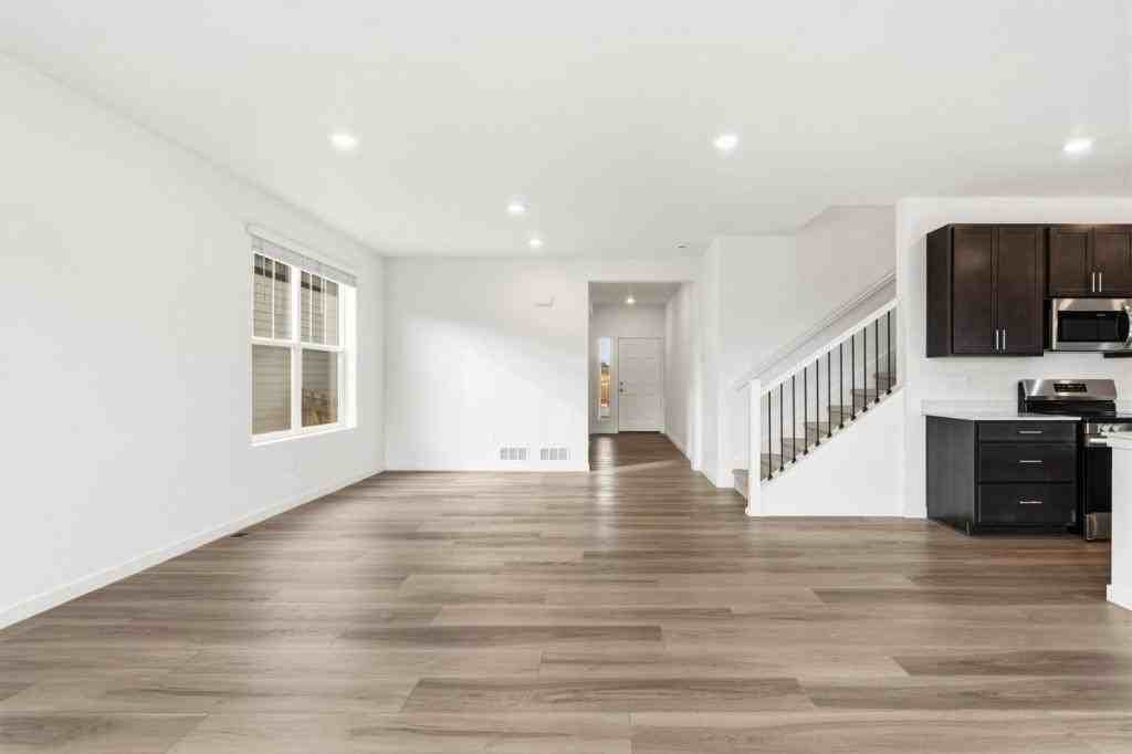 4322 Fellows Dr - Photo 4 of 22