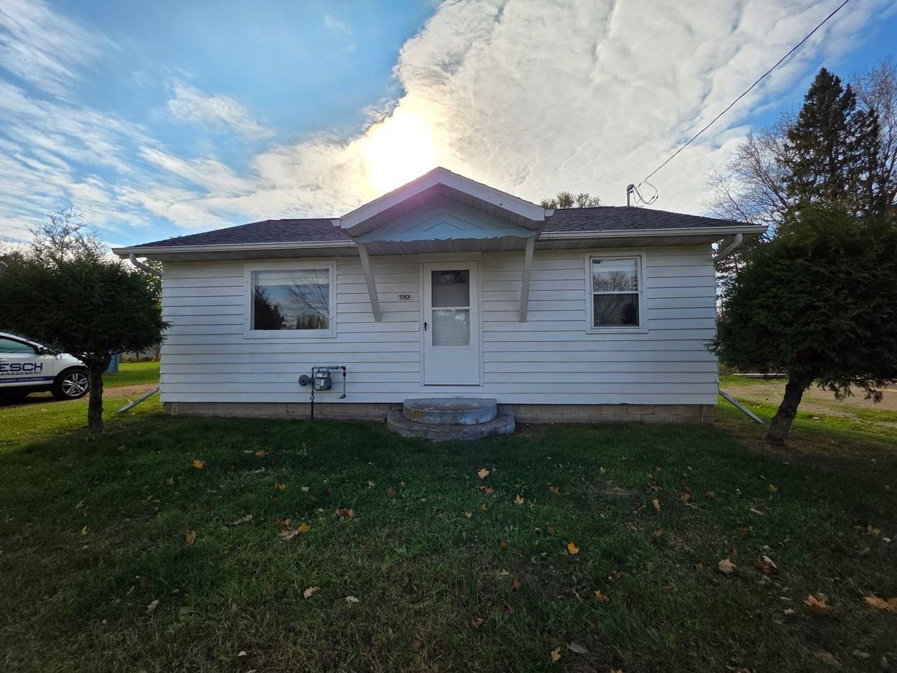 190 E Madison St - Photo 4 of 24