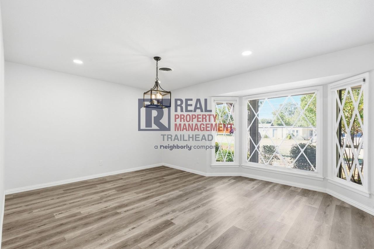 6070 Wonder Dr - Photo 3 of 29