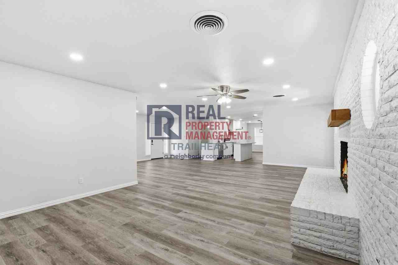 6070 Wonder Dr - Photo 6 of 29