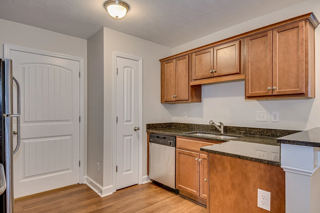 093 Lauren Lane Townhomes - Photo 3 of 27