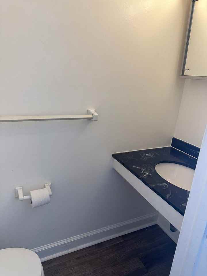 2811 Bleeker Sq Apt D - Photo 6 of 8