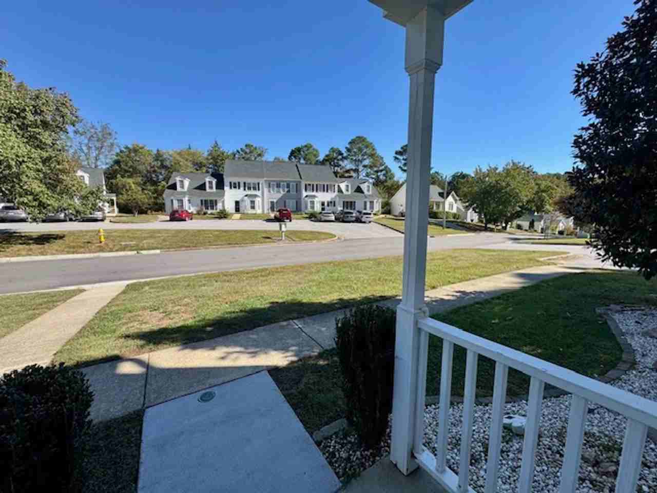 813 Saint Catherines Dr - Photo 2 of 33