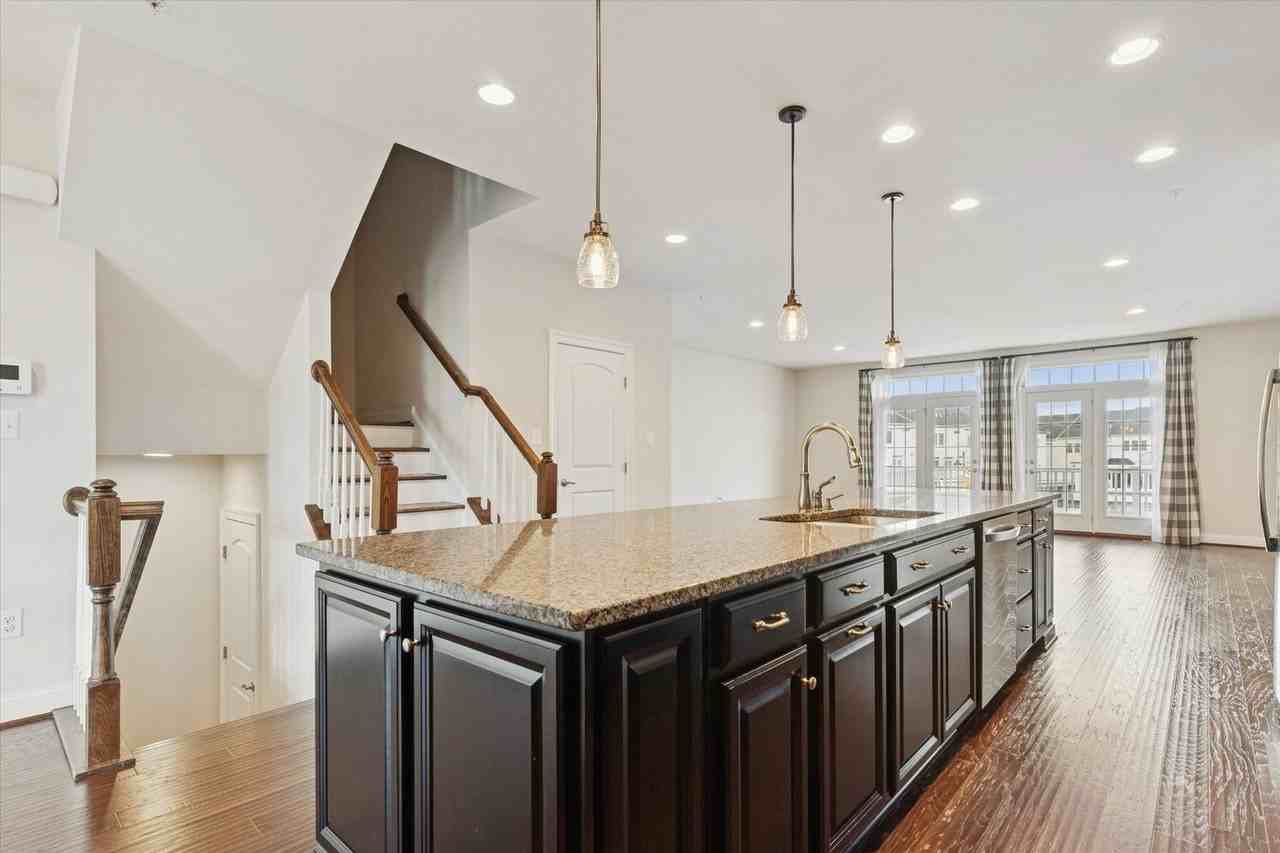 221 Patriots Path - Photo 7 of 29