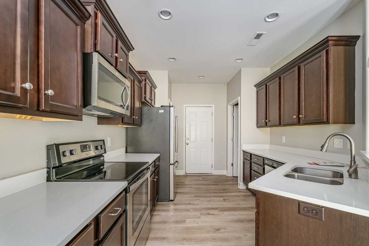 1821 Belle Arbor Dr - Photo 7 of 15