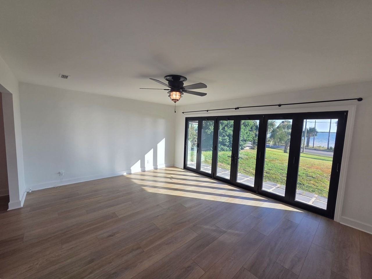 920 W Beach Dr - Photo 3 of 33