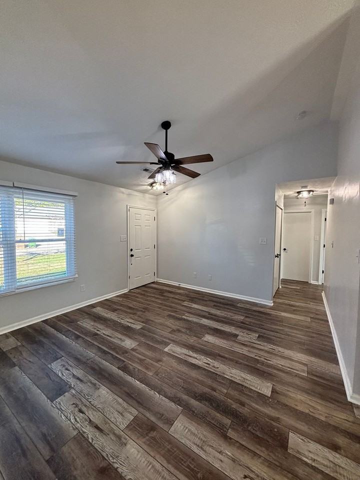 7800 Branford Ct - Photo 3 of 17