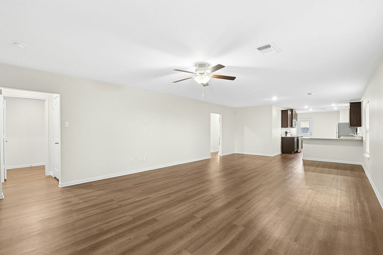 16416 Farmhouse Ln - Photo 5 of 25