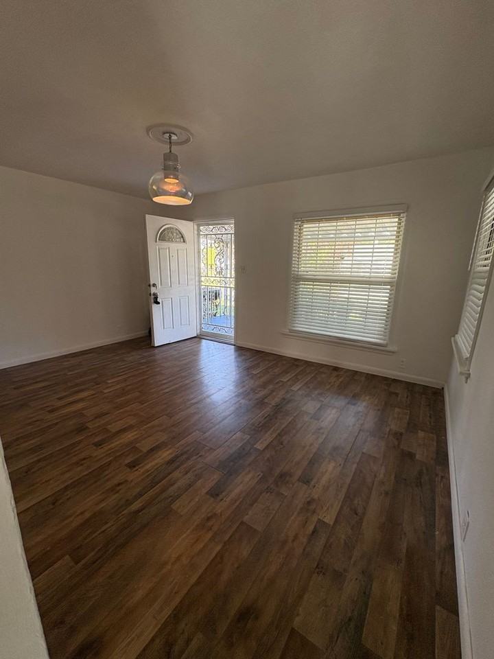 863 N Upland Ave - Photo 2 of 14