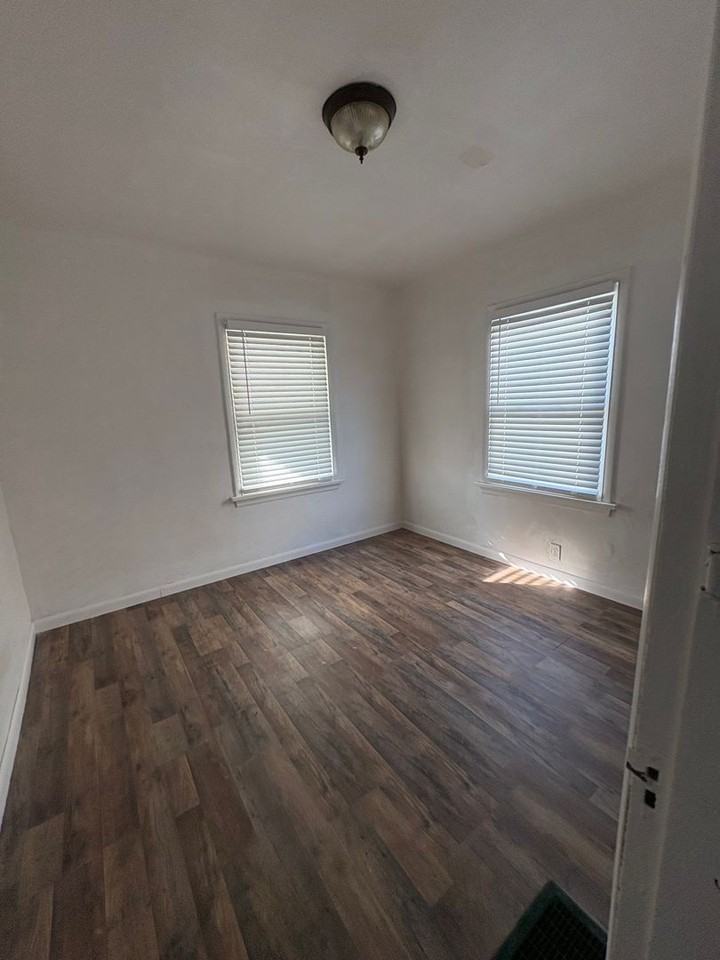 863 N Upland Ave - Photo 7 of 14