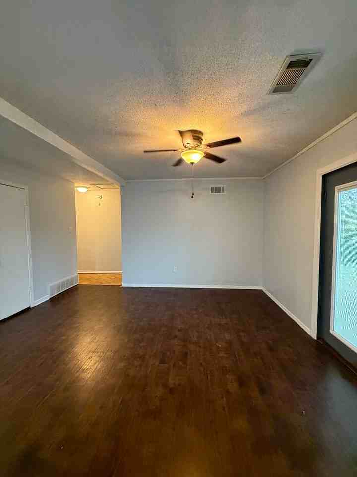 7764 Auburn Cove - Photo 3 of 12