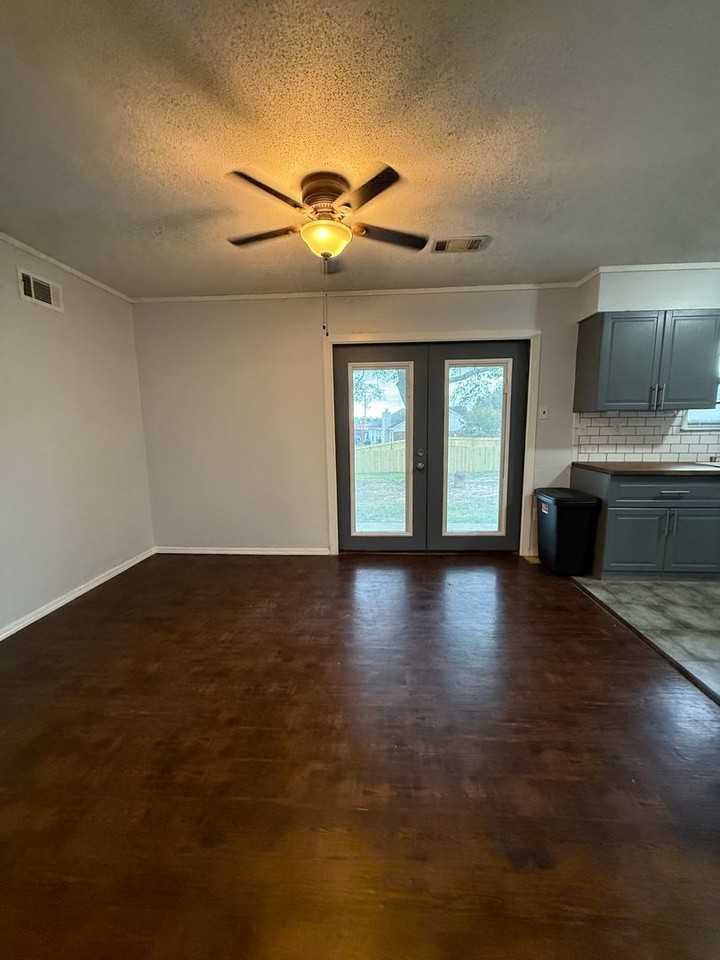 7764 Auburn Cove - Photo 4 of 12