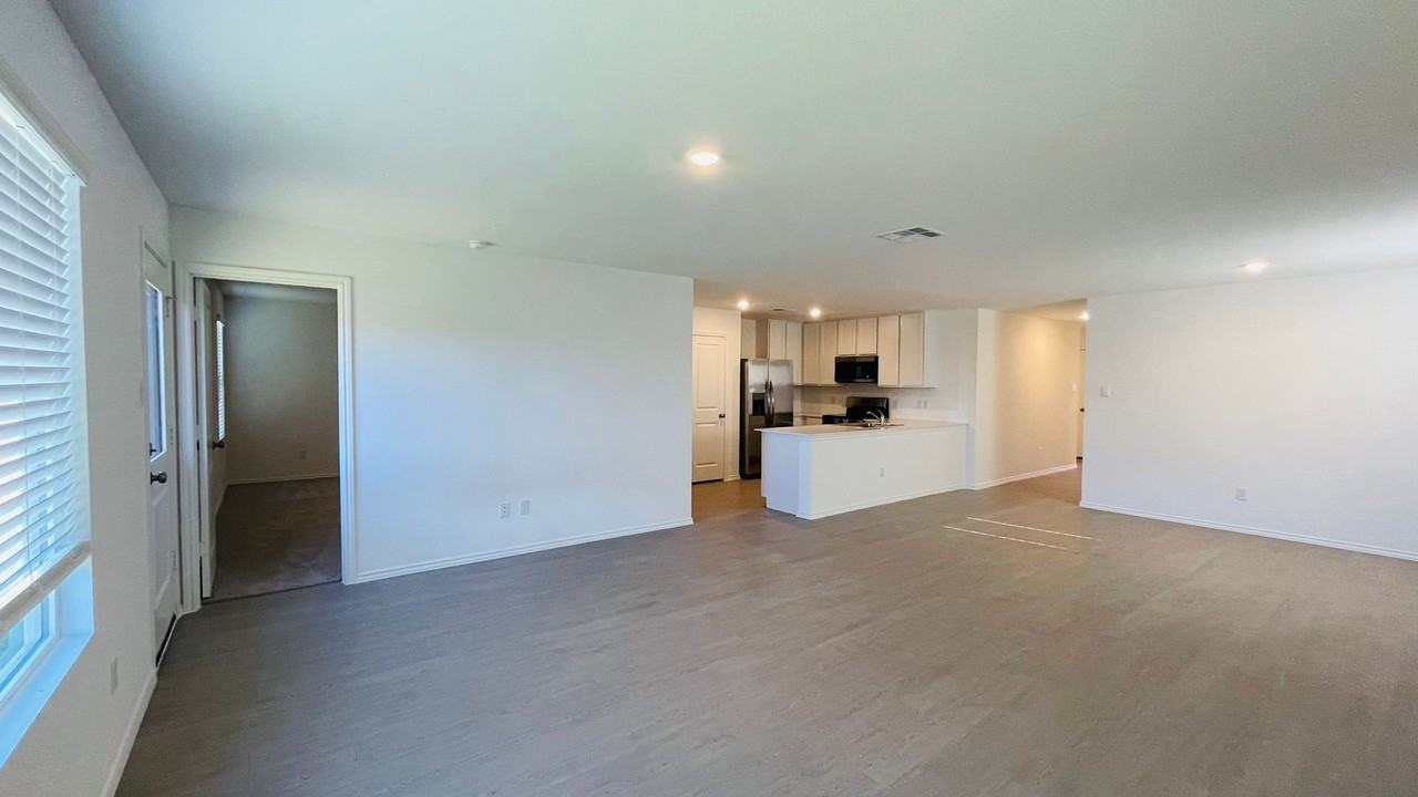 1122 Campbelton Dr - Photo 2 of 15