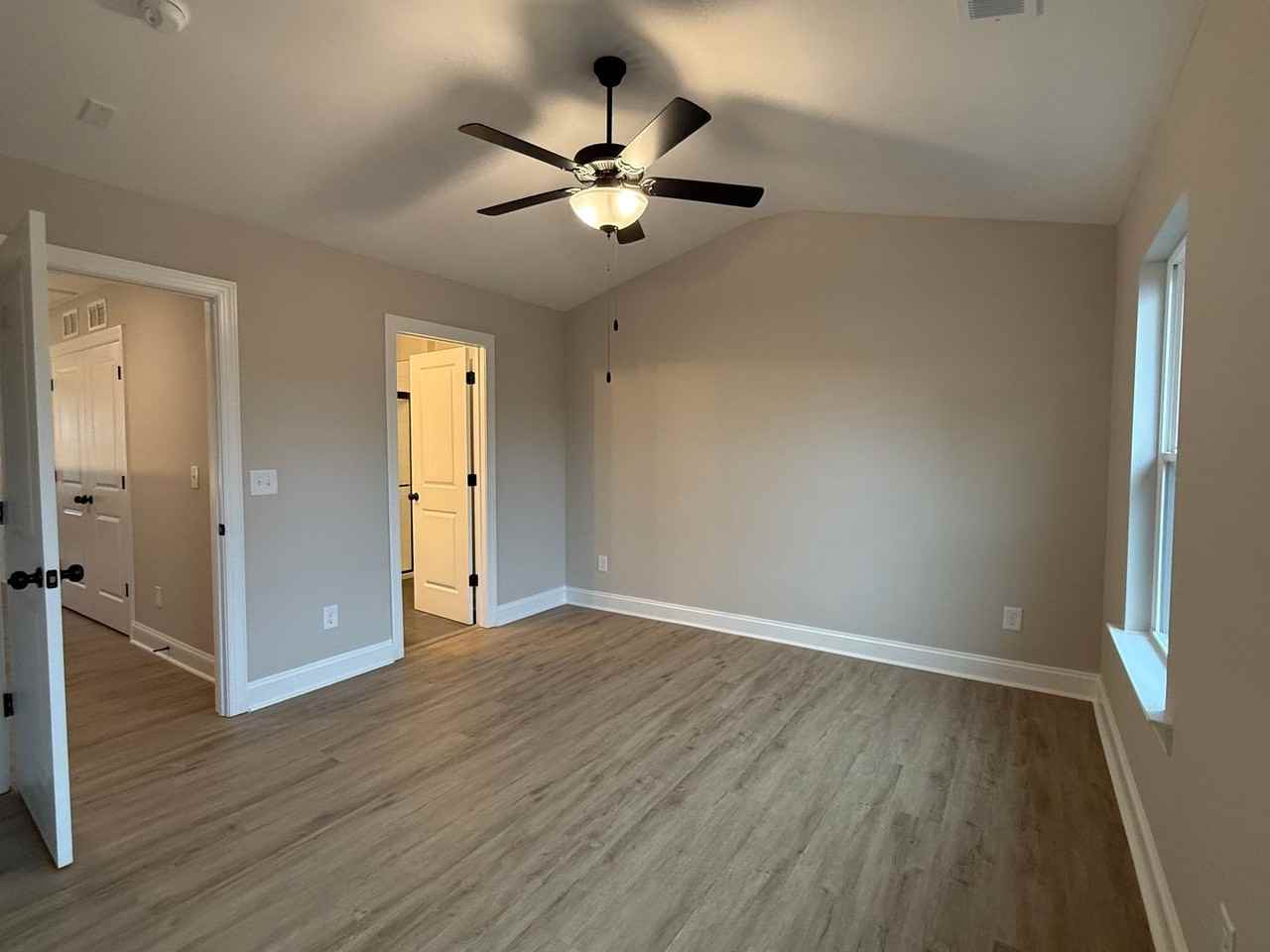 704 704 Drakeford Ct - Photo 7 of 17