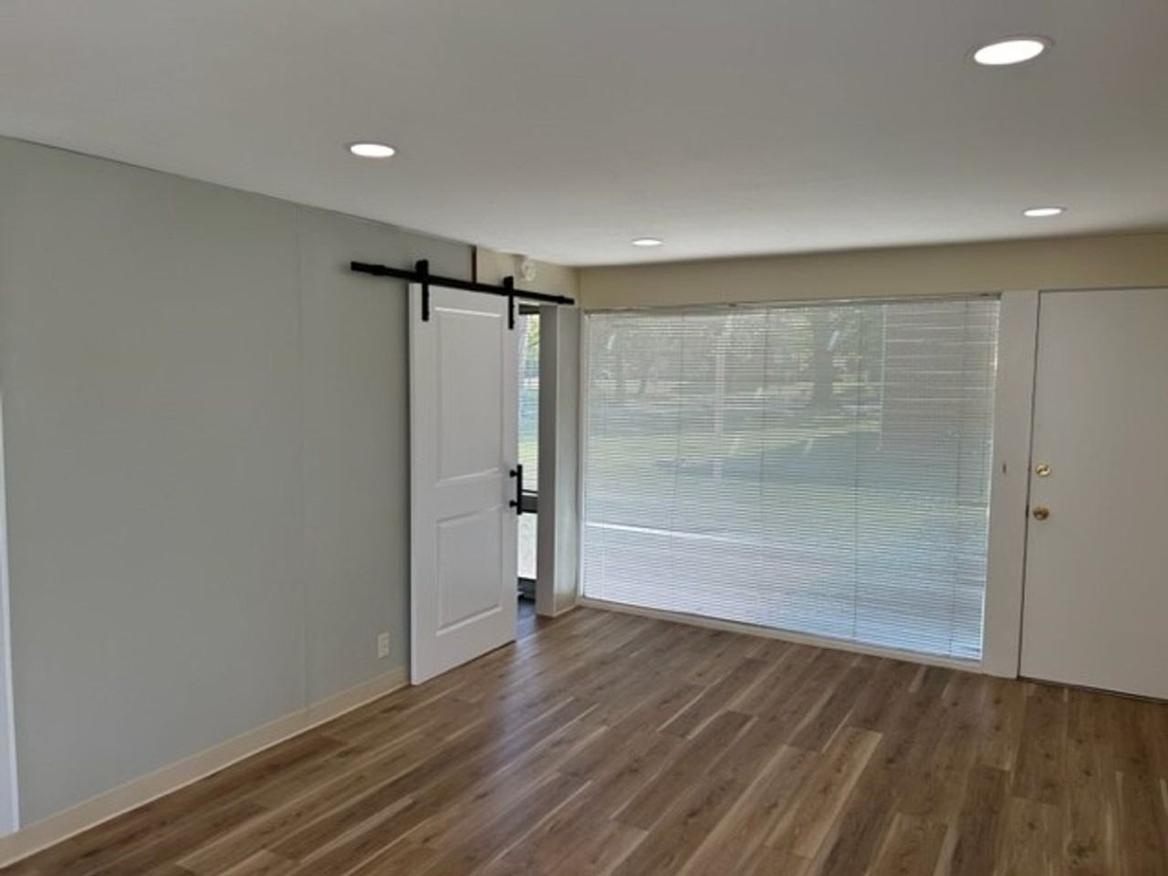 250 S Corl St Apt 2c - Photo 3 of 13