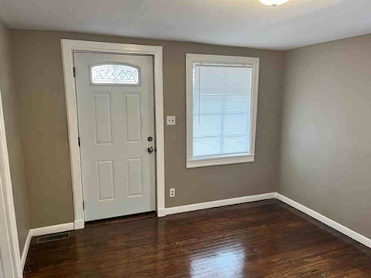 1816 Glade St - Photo 2 of 9