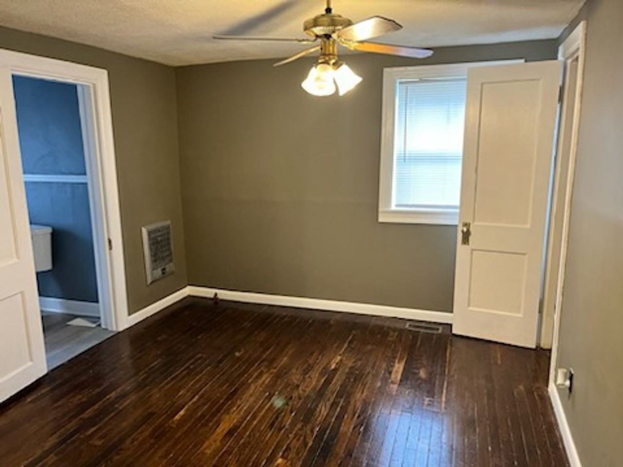 1816 Glade St - Photo 4 of 9