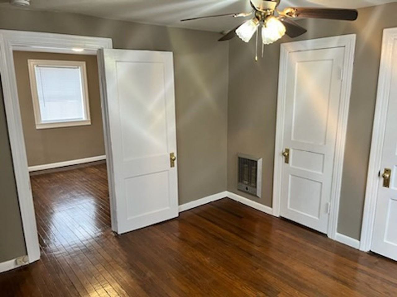 1816 Glade St - Photo 5 of 9