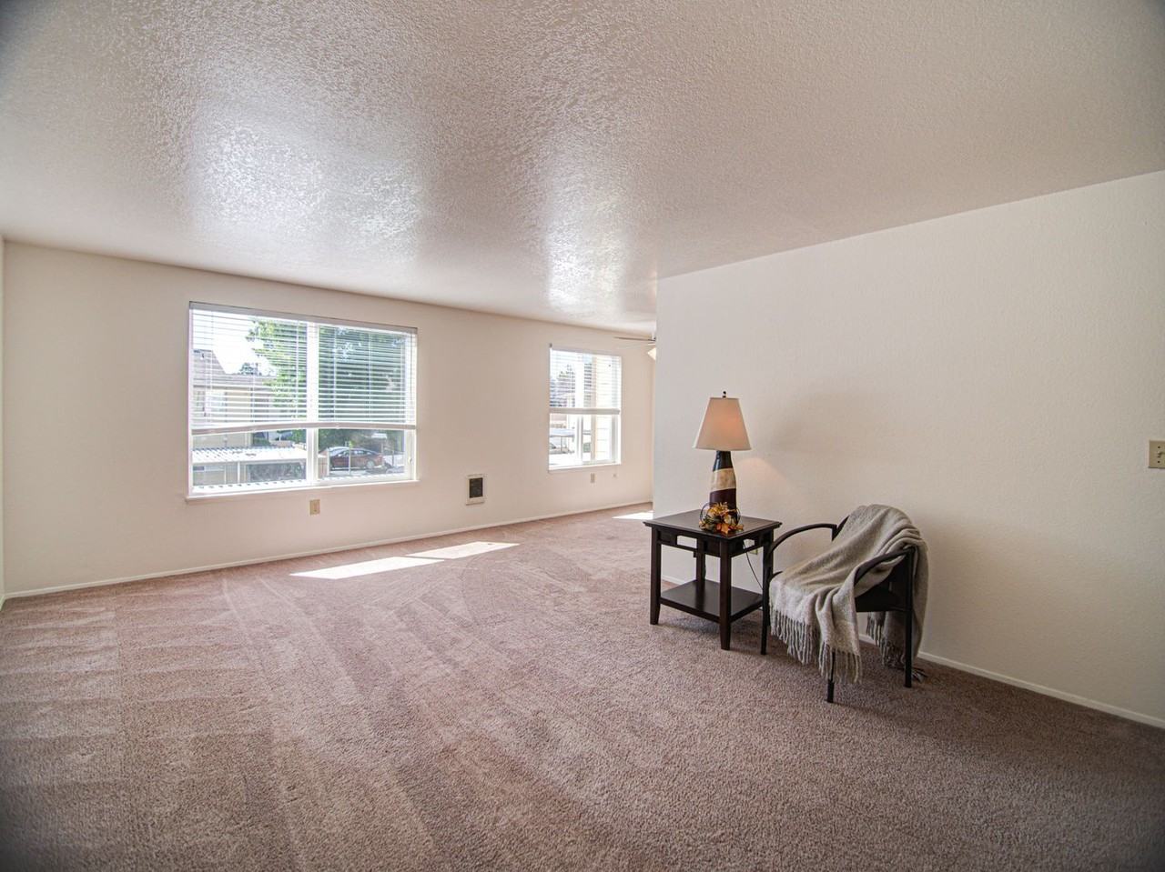 #840 SOUTH POINTE APARTMENTS - Photo 7 of 11