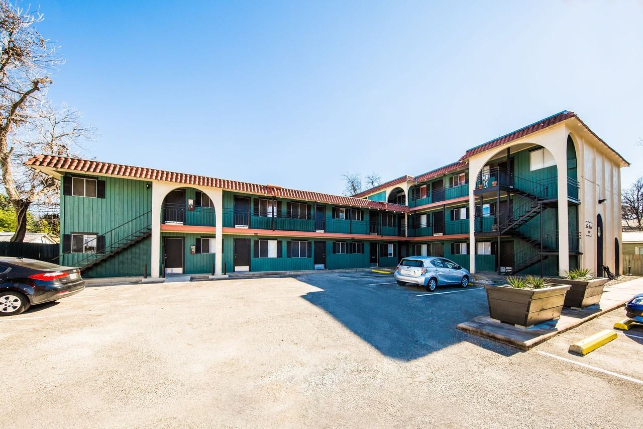 Los Arcos - Photo 2 of 10