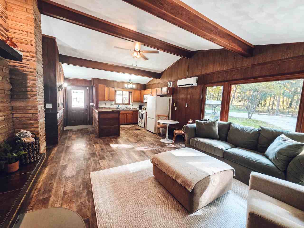 1008 West Singing Woods Road - Photo 3 of 38