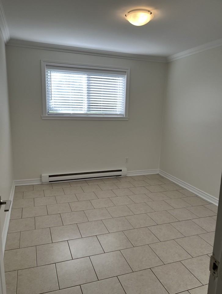 702 Rue Albert-Couture #A - Photo 5 of 10