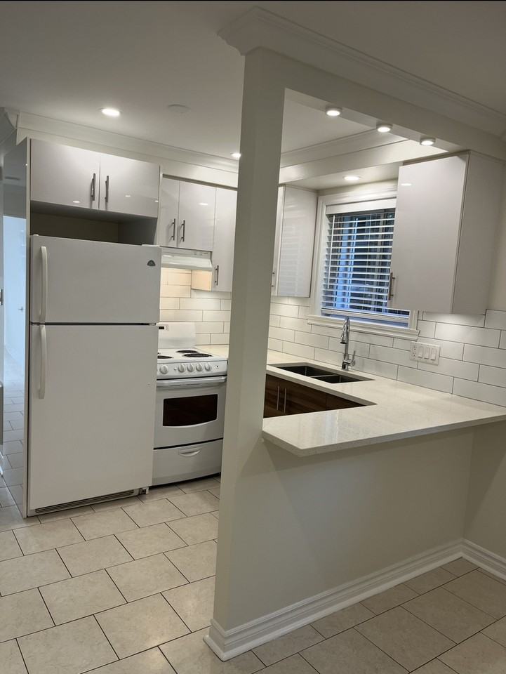 702 Rue Albert-Couture #A - Photo 6 of 10