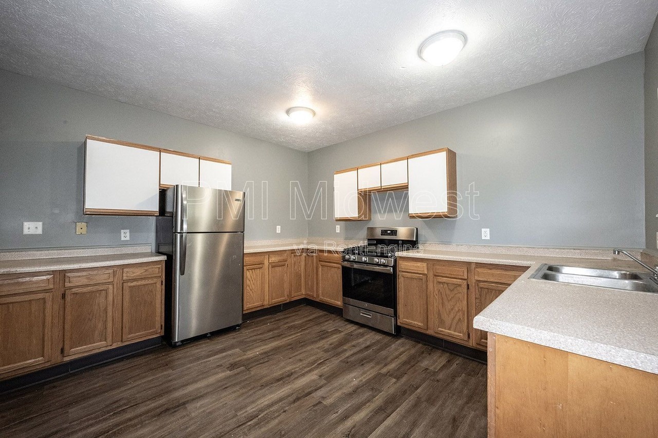 850 N Temple Ave - Photo 4 of 13