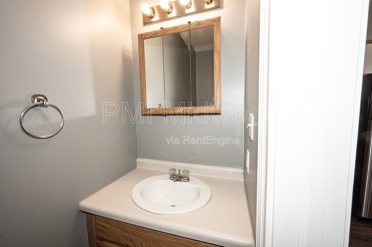 850 N Temple Ave - Photo 6 of 13