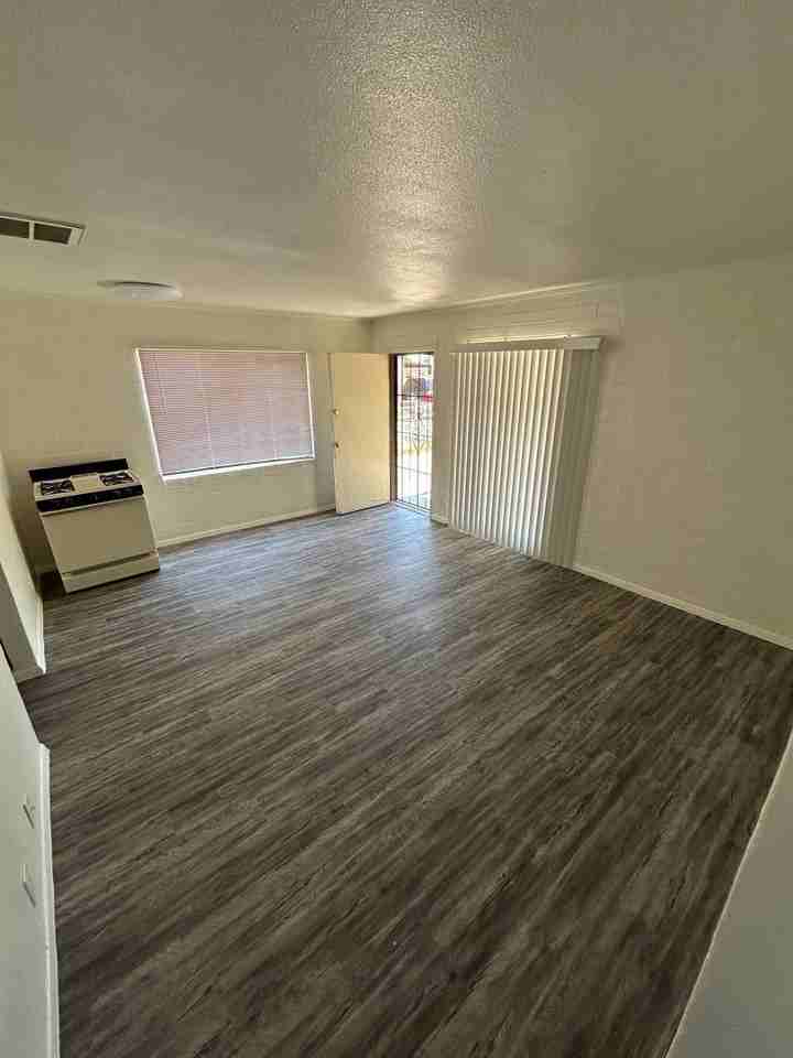 2511 E Cameron Vis - Photo 3 of 7