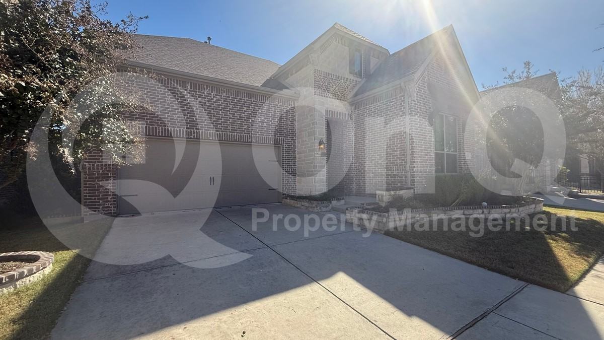 4421 Avenida Ln - Photo 3 of 29