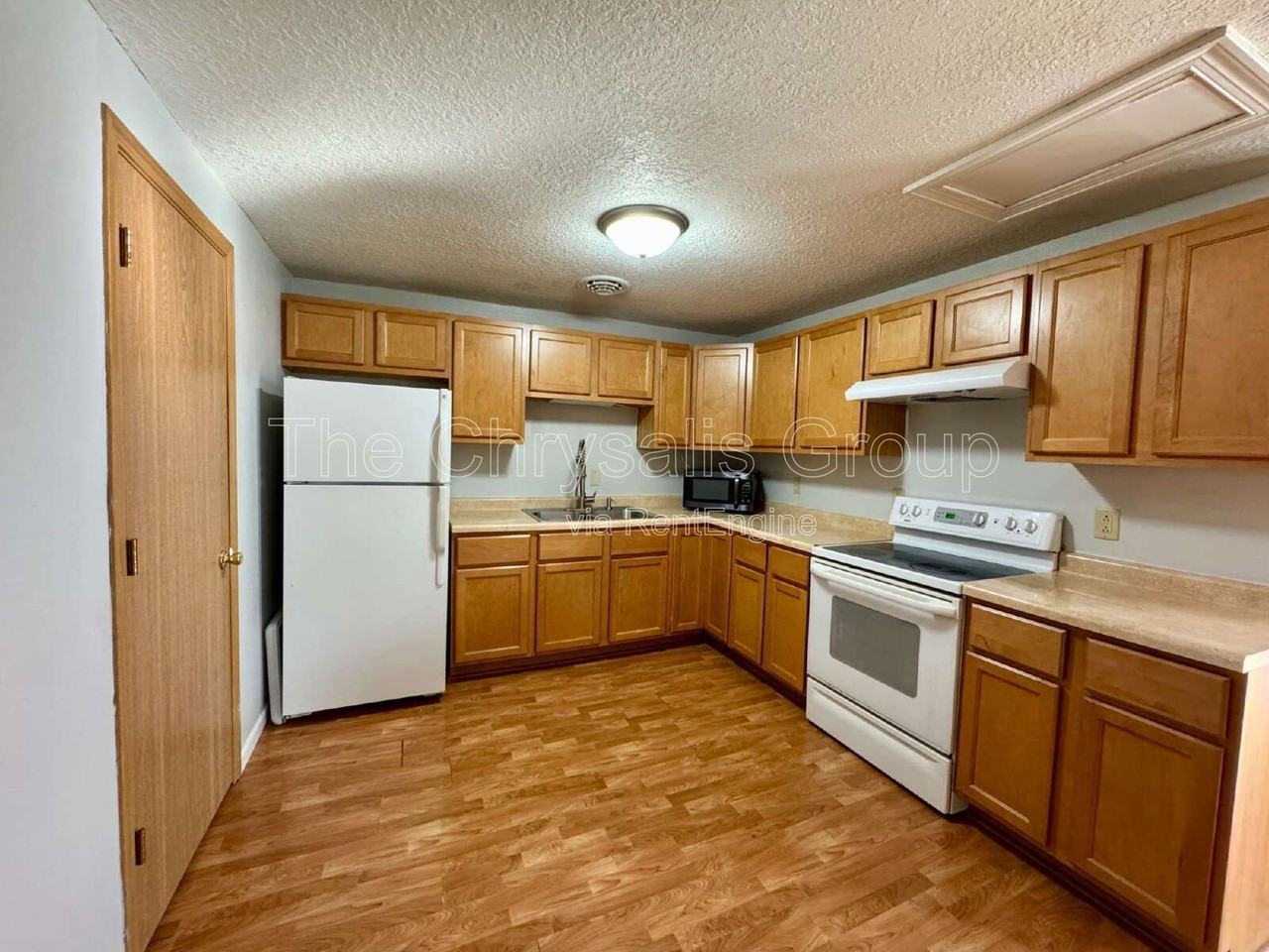 704 W Superior St - Photo 5 of 10