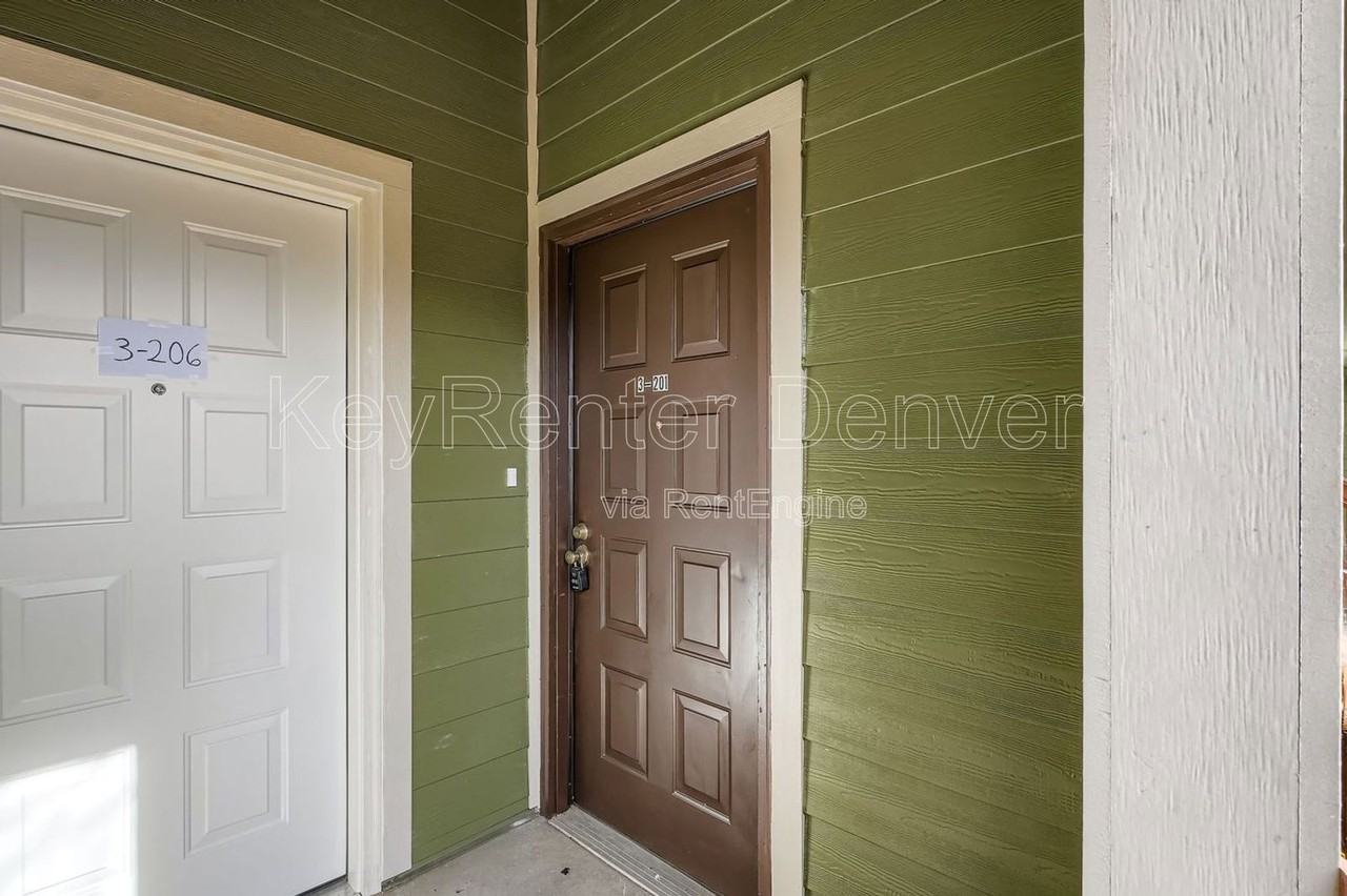 540 S Forest St #3201 - Photo 2 of 12