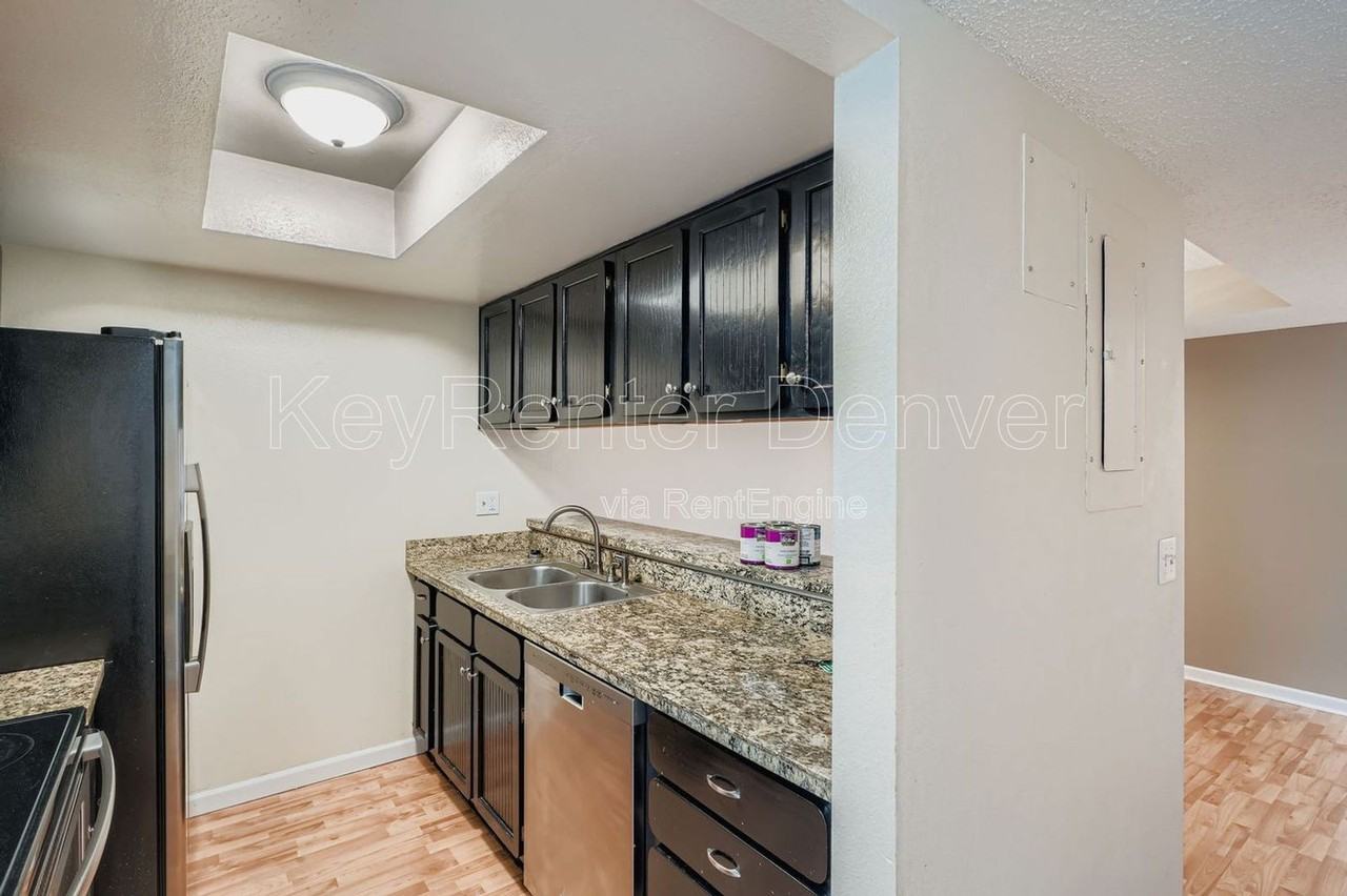 540 S Forest St #3201 - Photo 4 of 12