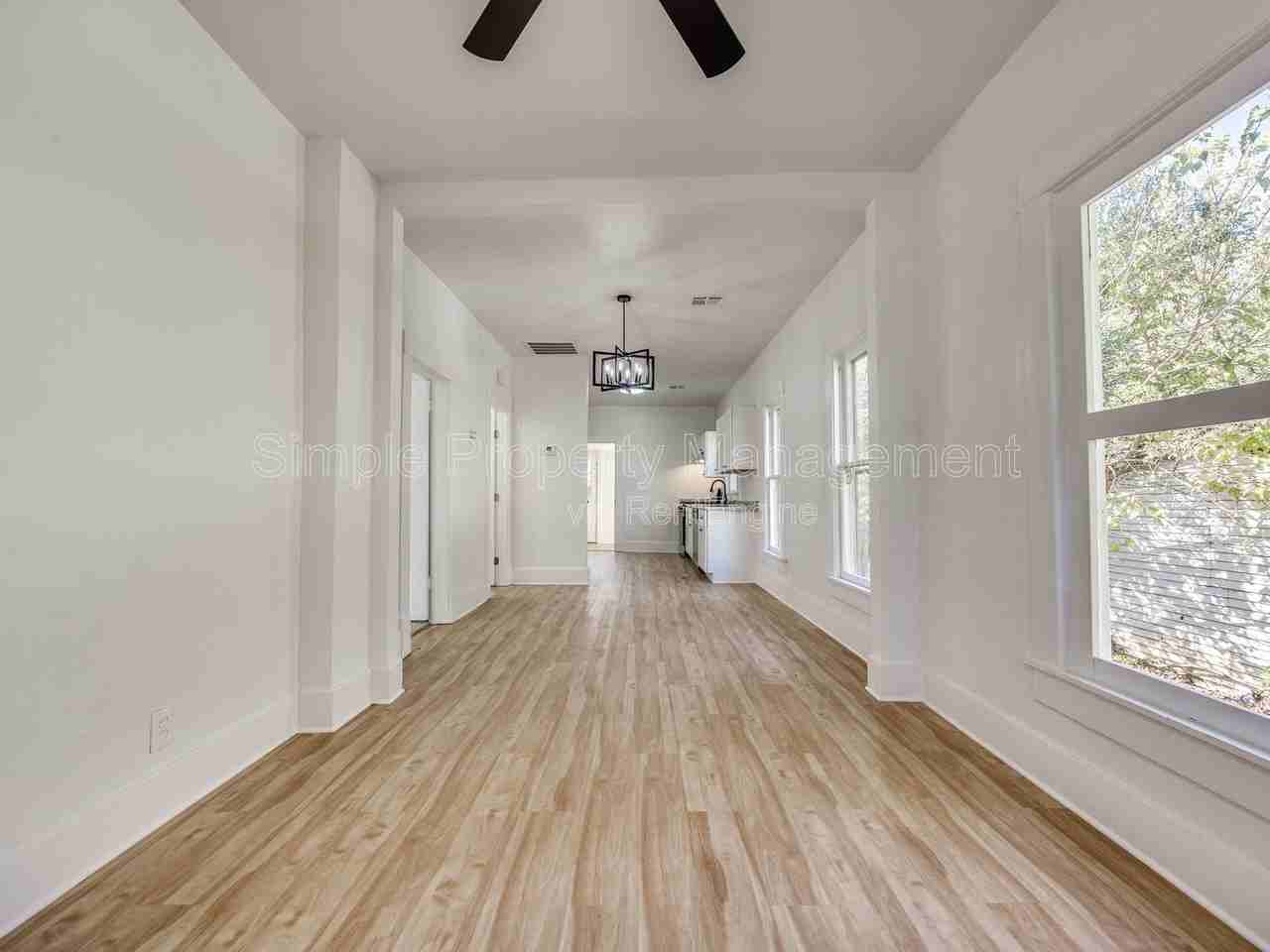 811 W Wade St - Photo 4 of 20