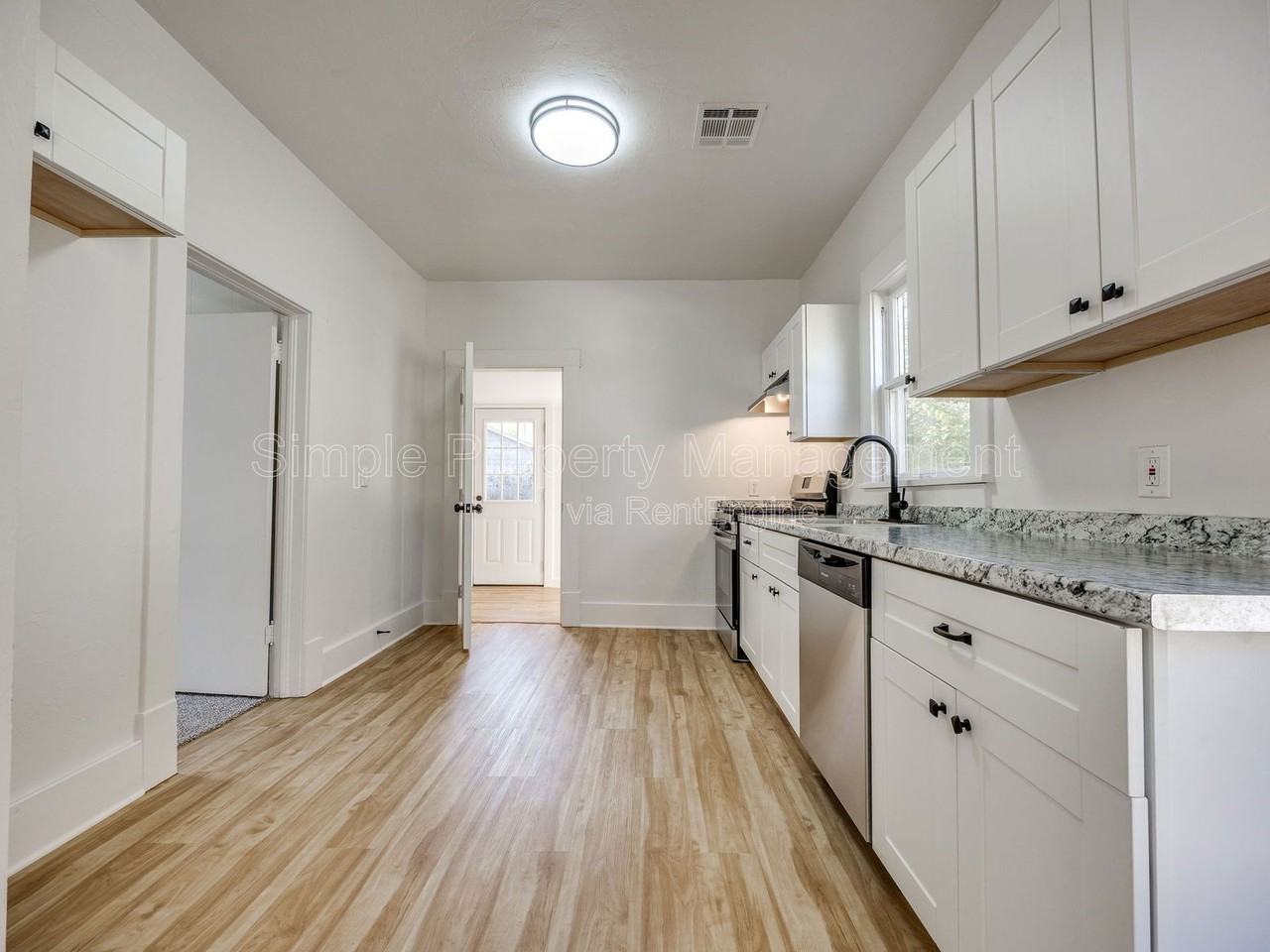 811 W Wade St - Photo 7 of 20