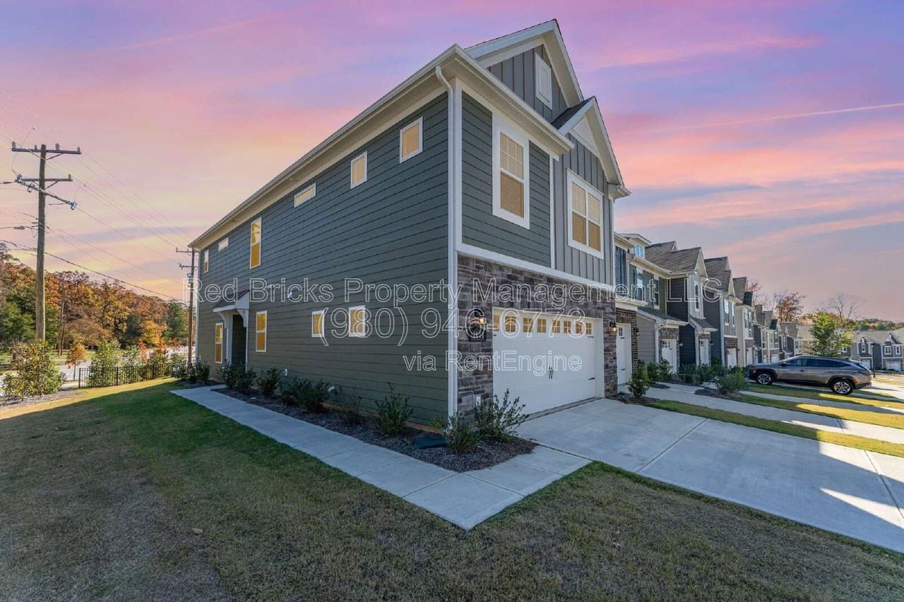 2034 Highland Park Drive - Photo 3 of 29