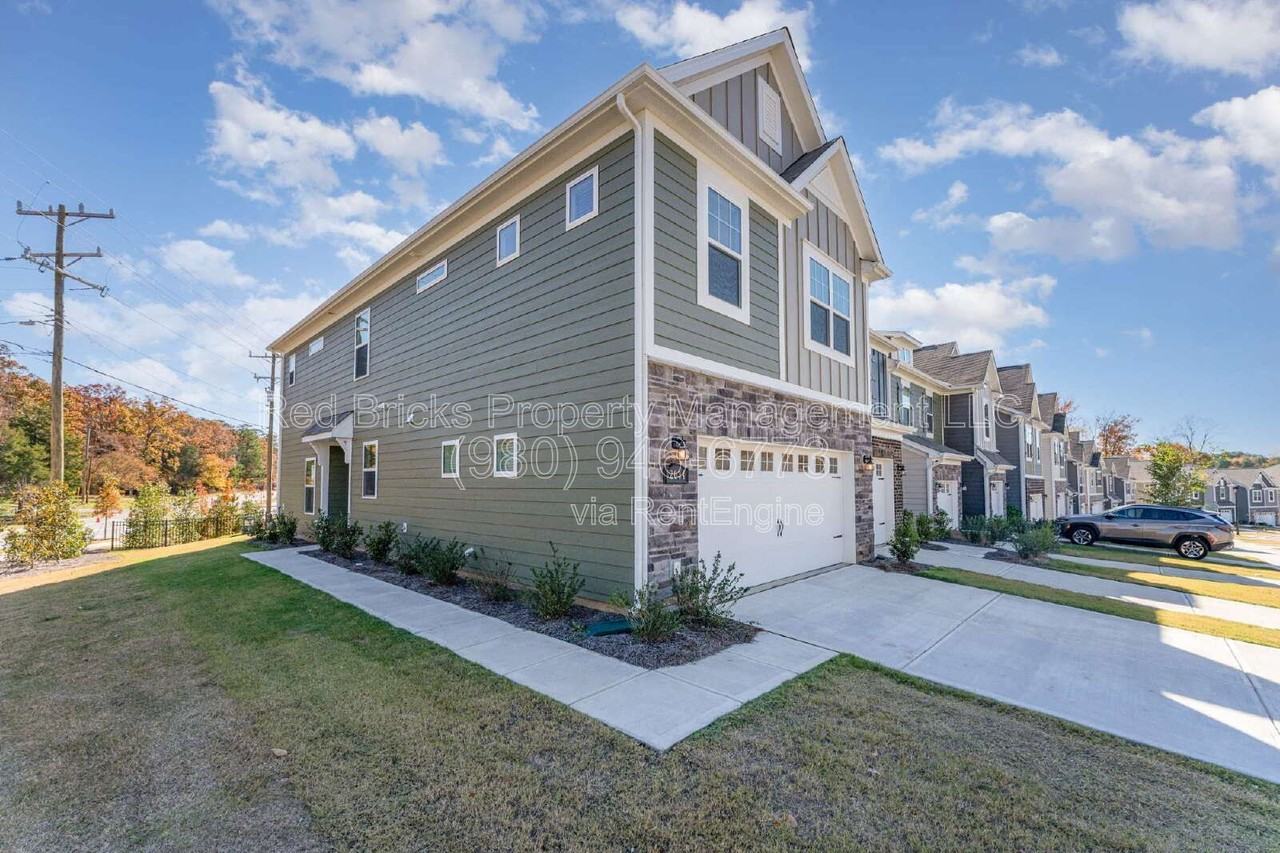 2034 Highland Park Drive - Photo 4 of 29