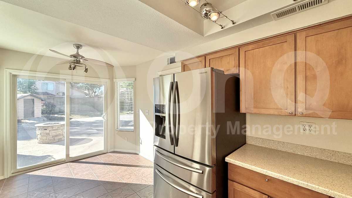 2283 W Orchid Ln - Photo 5 of 20