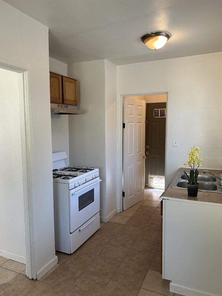 110 Pine St #1 - Photo 7 of 12