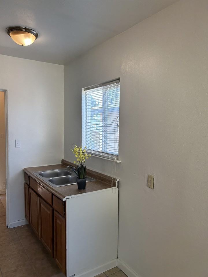 110 Pine St #1 - Photo 6 of 12