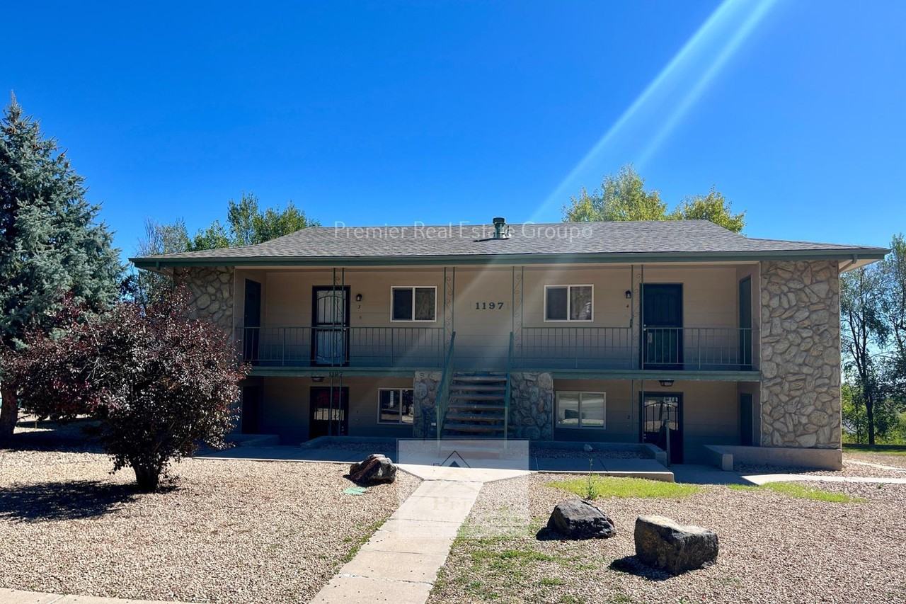 1197 Cree Dr #1 - Photo 2 of 12