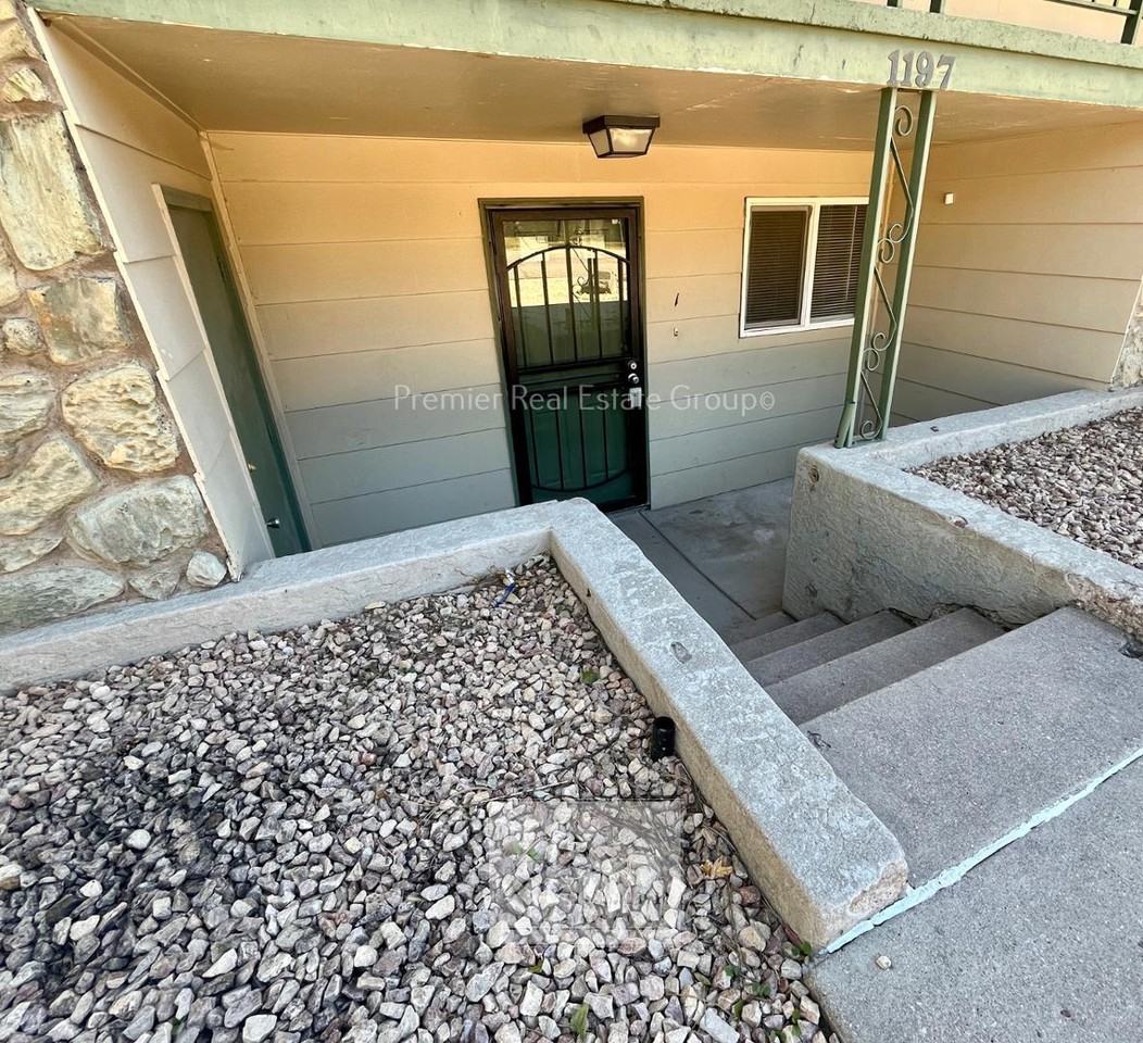 1197 Cree Dr #1 - Photo 3 of 12