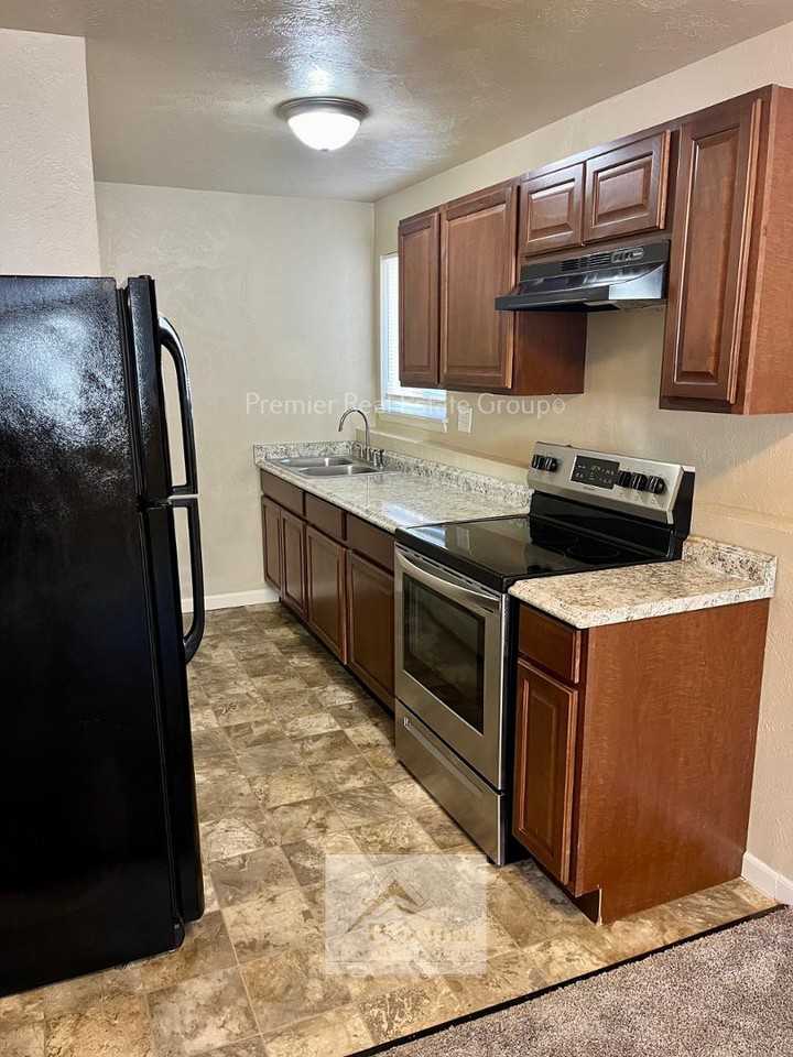 1197 Cree Dr #1 - Photo 6 of 12