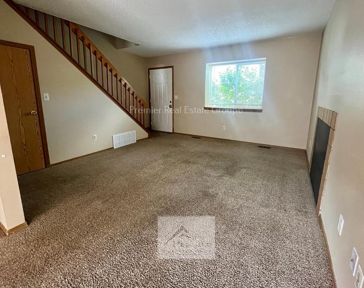1263 Soaring Eagle Dr - Photo 3 of 17