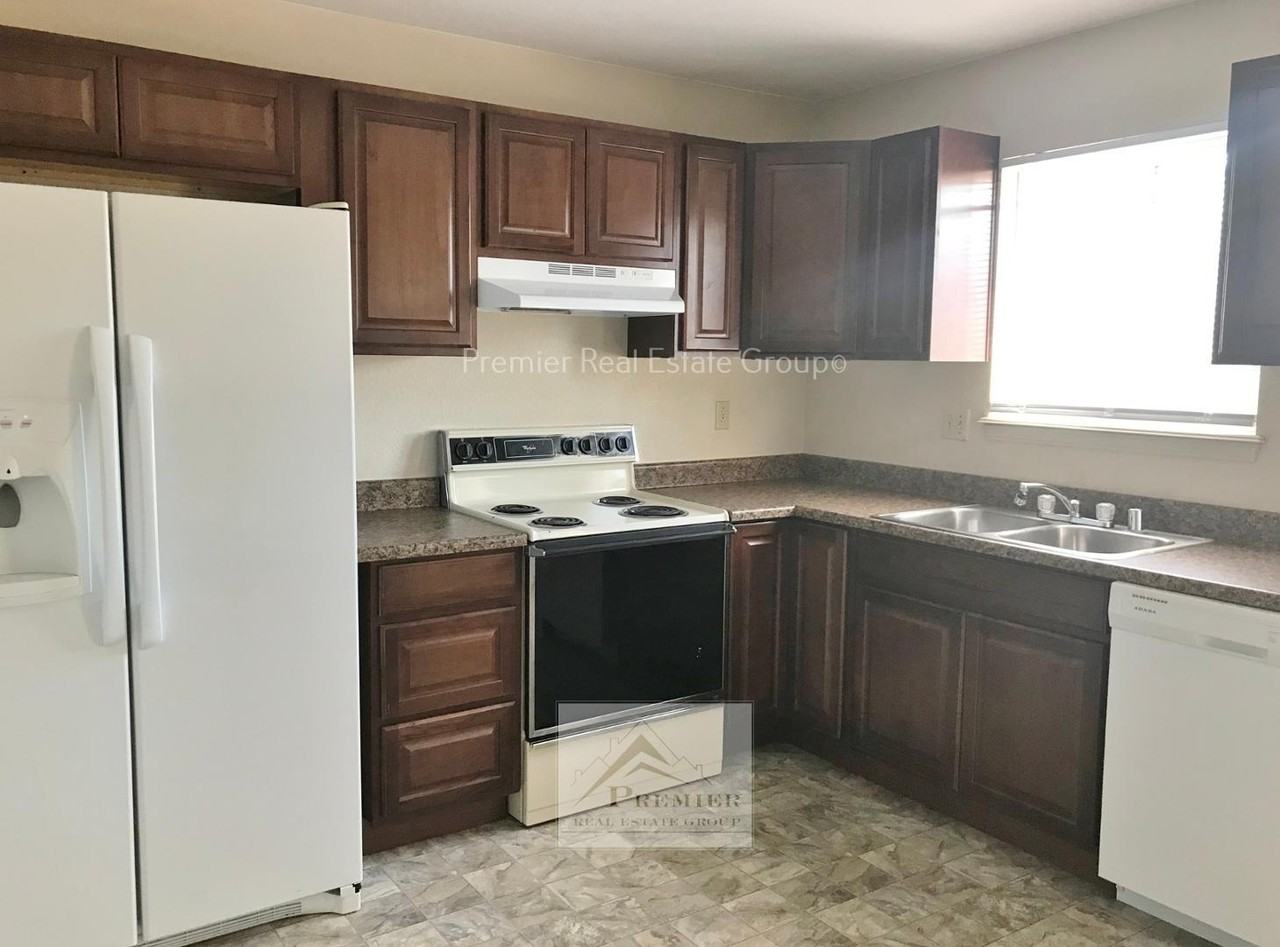 527 Comanche Village Dr - Photo 4 of 9