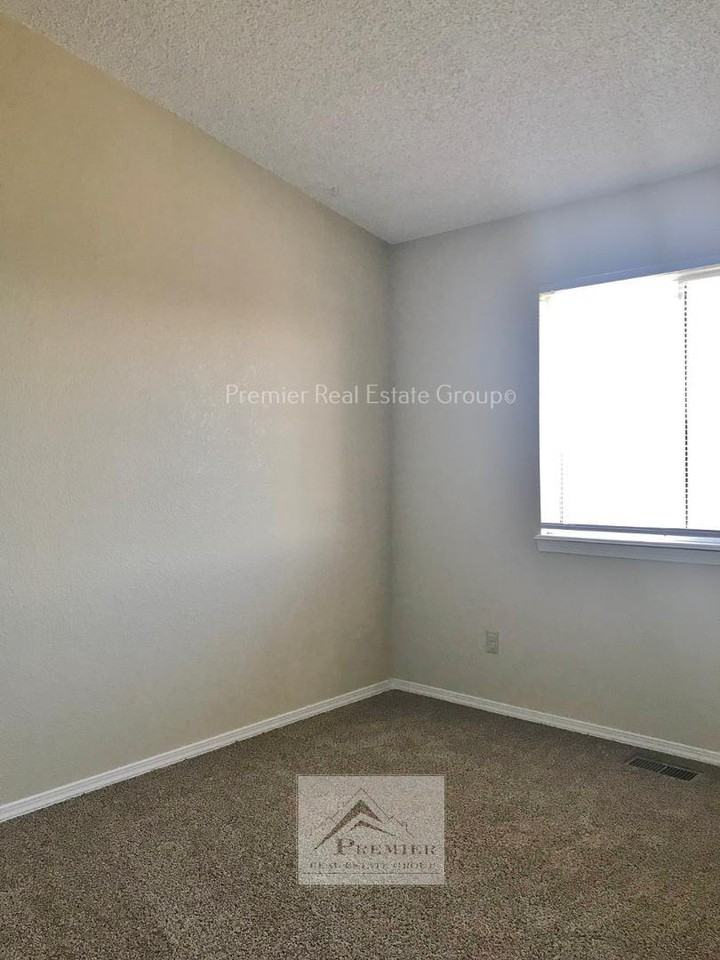 527 Comanche Village Dr - Photo 7 of 9